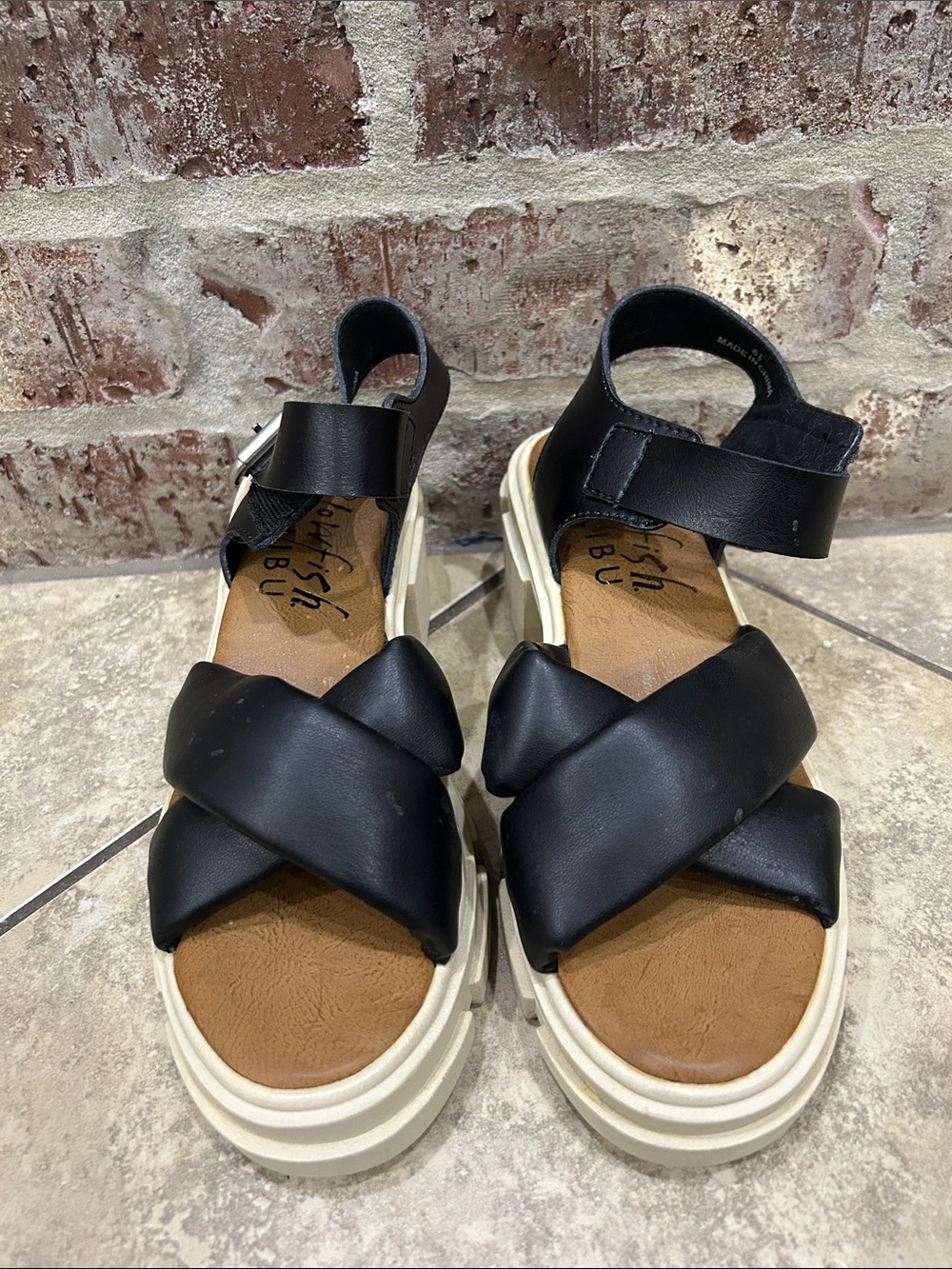 Blowfish Malibu Black leather Platform Crisscross Sandals size 6.5